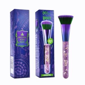 IT Brushes × Wicked Limited-Edition Elphaba Foundation Brush